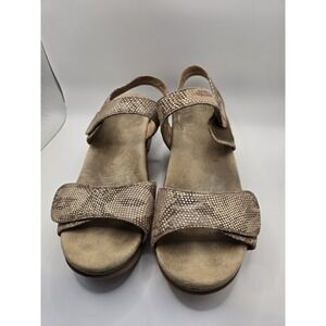 Dansko Womens Size 10.5 EU 41 Tan Shimmering Snake Print Open Toe Casual Sandals